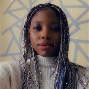 Meet your Posher, Claudia